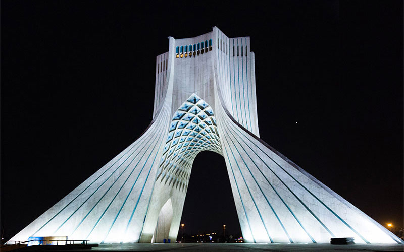 شهرداری تهران: خبر آسیب پایه‌های برج آزادی صحت ندارد