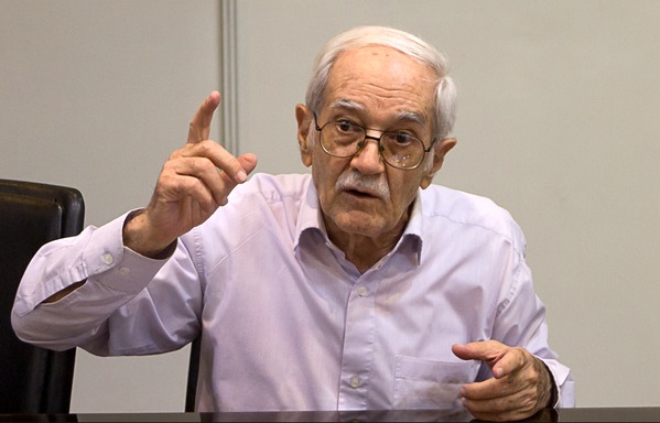 واردکنندگانی که دسترسی به ارز دولتی پیدا کردند، سود عظیمی برده‌اند/  اگر مالیات جابیفتد، خام‌فروشی نخواهیم داشت