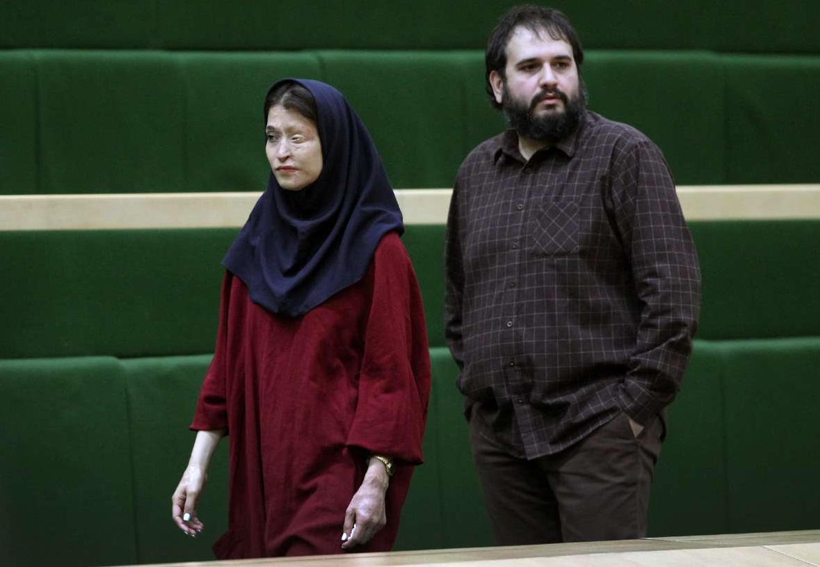 نماینده مجلس به قربانی اسید پاشی: از دست مجرم قسر در رفته ای! نماینده مجلس به قربانی اسید پاشی: از دست مجرم قسر در رفته ای!