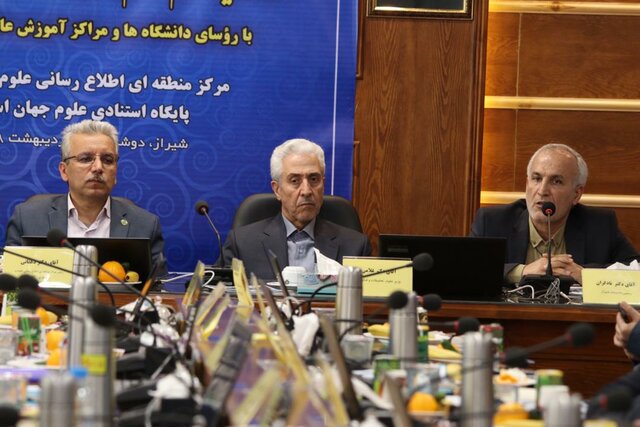 قرار نیست دانشگاه پیام نور تعطیل شود/ اساتید از قالب تدریس سنتی خارج شوند