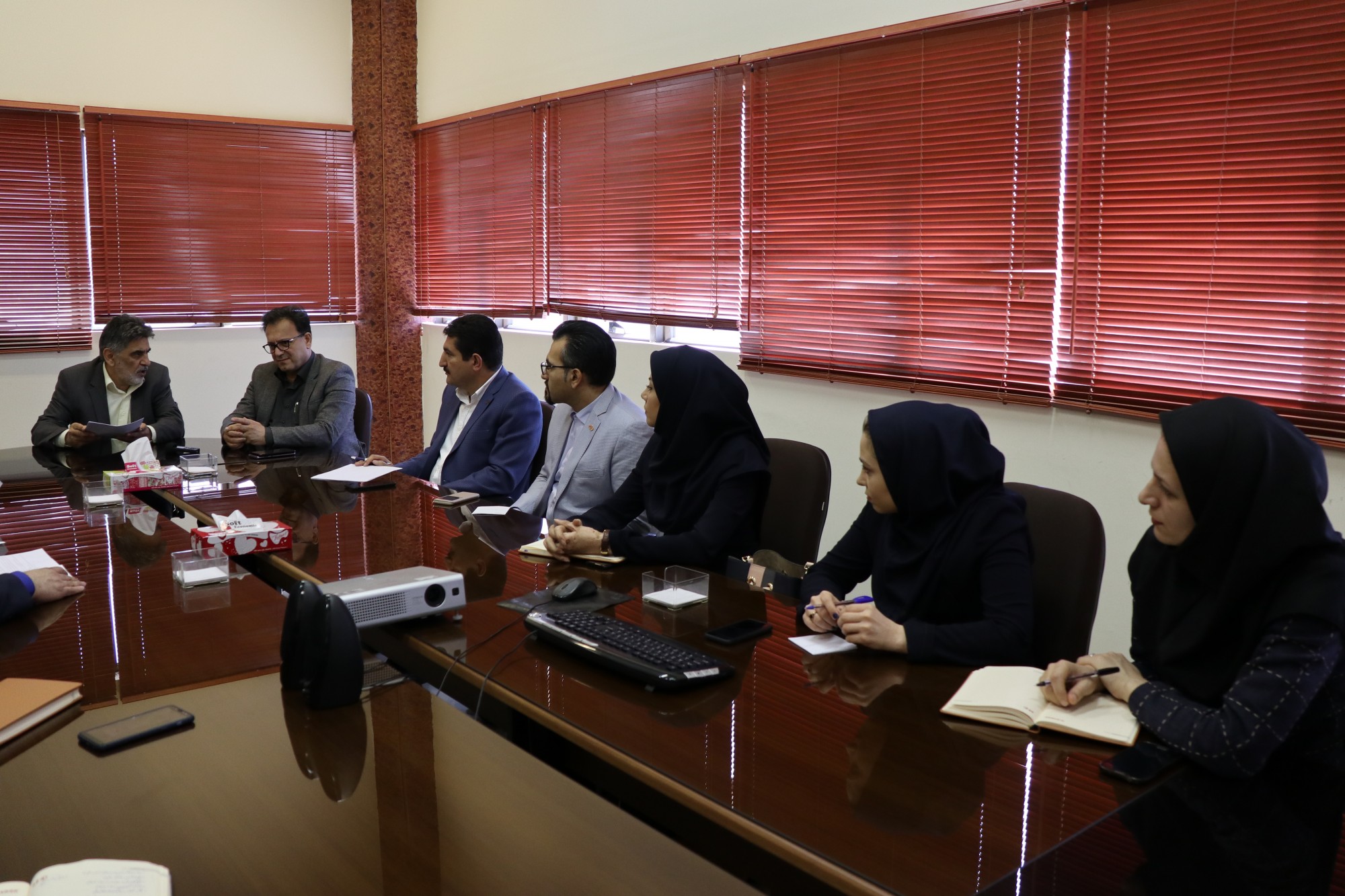 بازدید مدیر عامل گروه صنعتی بارز از پژوهشگاه پلیمر و پتروشیمی ایران