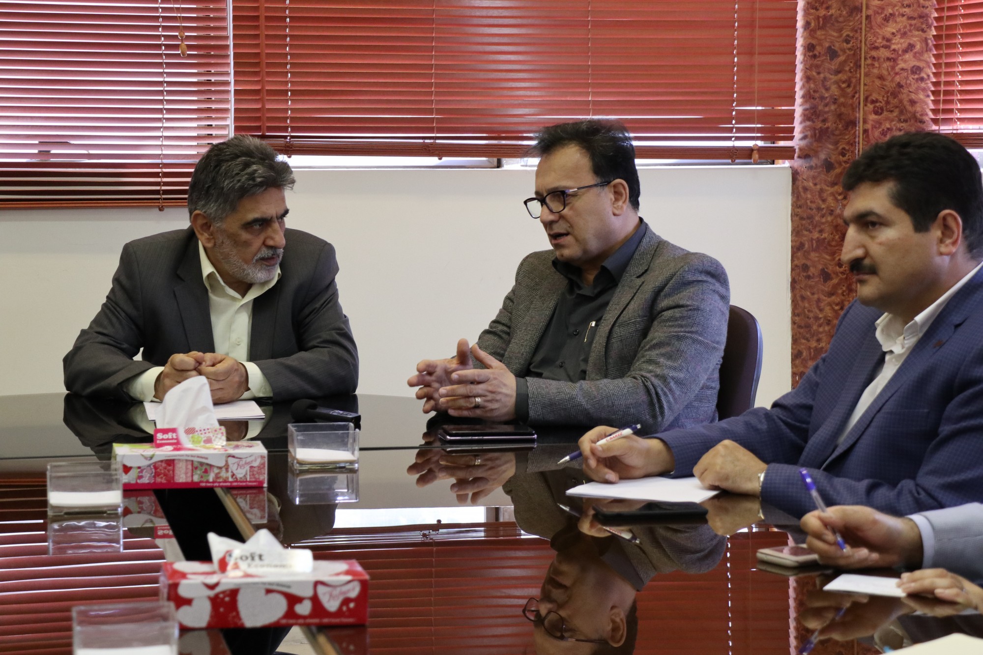 بازدید مدیر عامل گروه صنعتی بارز از پژوهشگاه پلیمر و پتروشیمی ایران