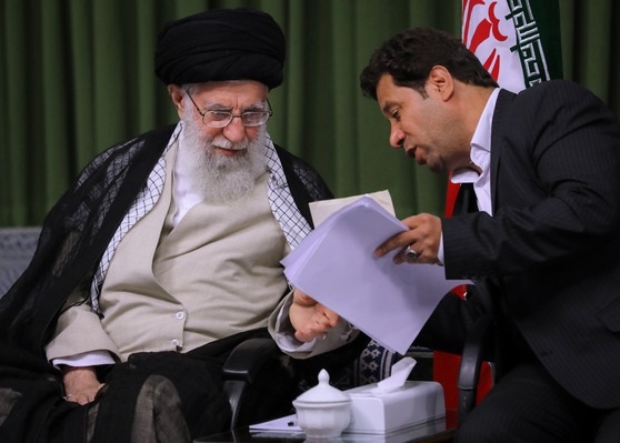 رهبری: از صداوسیما گلهمندم / نگذارید زبان فارسی فرسوده و ویران شود رهبری: از صداوسیما گلهمندم / نگذارید زبان فارسی فرسوده و ویران شود