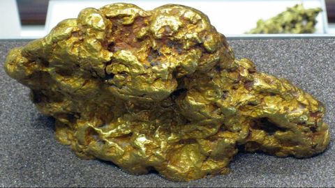 کشف یک قطعه طلای ۱.۵ کیلویی ۱۰۰ هزار دلاری!