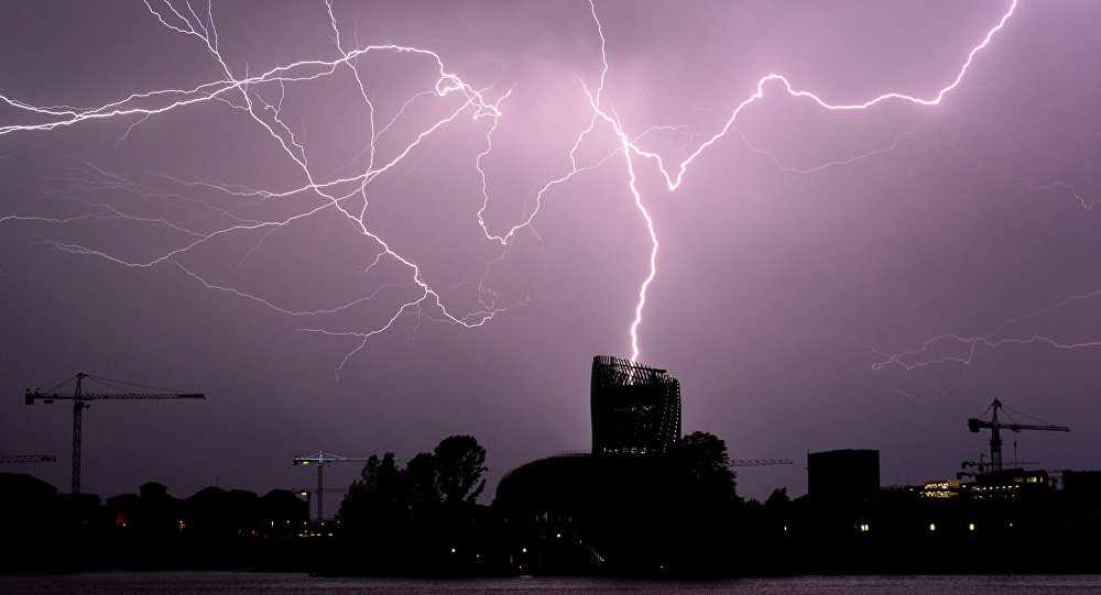 صاعقه جان ۲ مرد را در ایذه گرفت صاعقه جان ۲ مرد را در ایذه گرفت