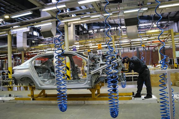 انحصار خودروسازان داخلی می‌شکند/ واردات خودرو تسهیل می‌شود