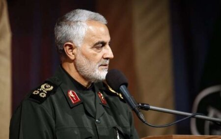 سپاه و انقلاب در برهه خطیری قرار دارند