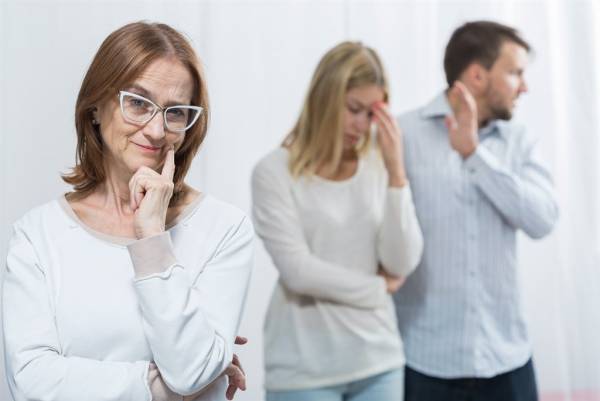 چطور وابستگی همسر به خانواده اش را کم کنید؟ چطور وابستگی همسر به خانواده اش را کم کنید؟