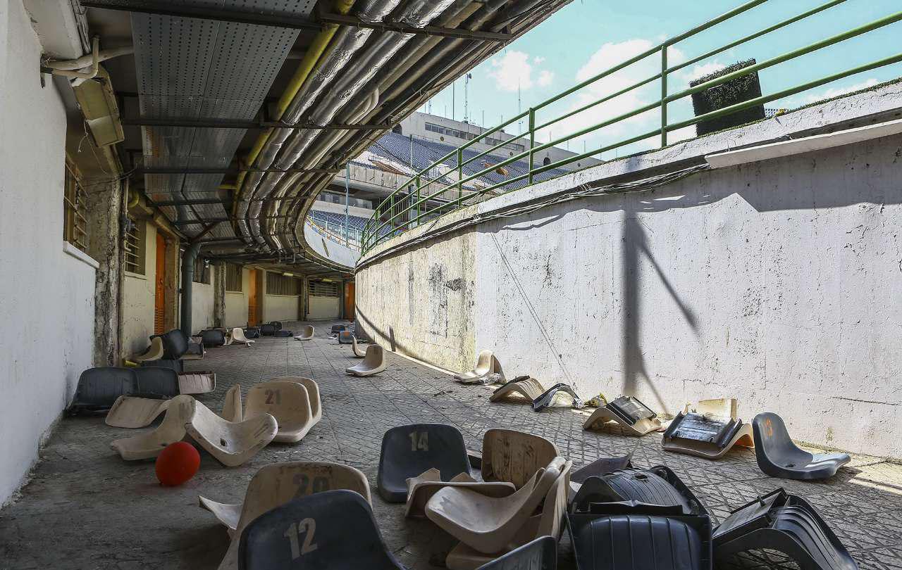 چند ماه بعد از فینال آسیا، آزادی مخروبه شد