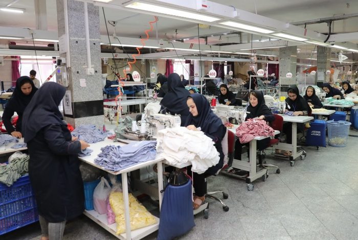 افزایش قیمت دلار شمشیر دولبه پوشاک کشور/ پنبه ۴۰ درصد گران‌تر از قیمت جهانی به تولیدکننده ایرانی می‌رسد