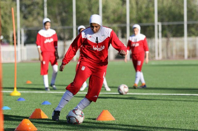 دختران فوتبالیست امیدوارند/ ایران به جمع هشت تیم برتر آسیا می‌رسد؟
