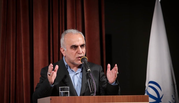 دلار۴۲۰۰تومانی موضوعیت ندارد/ تا کِی بایدشاهد سقوط ارزش ریال باشیم