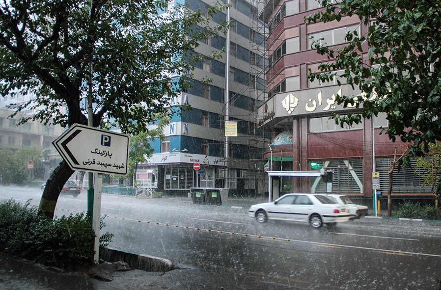 باد و باران در تهران ادامه دارد