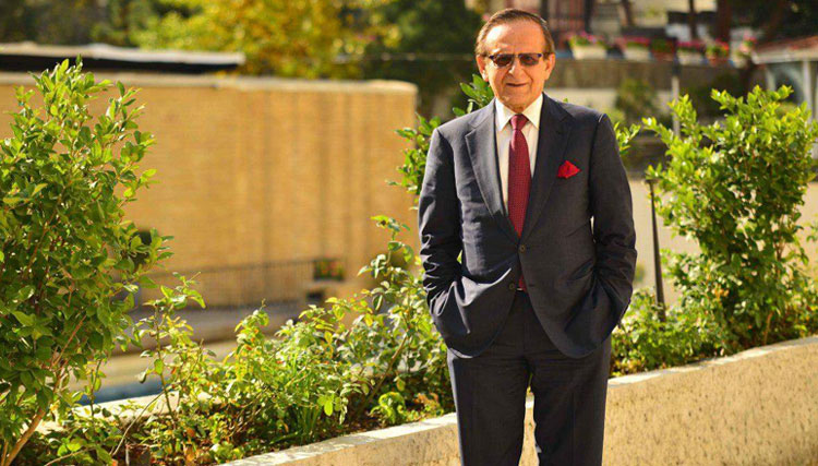 هوشنگ امیراحمدی، شارلاتان، جاسوس، دلال یا وطن پرست؟