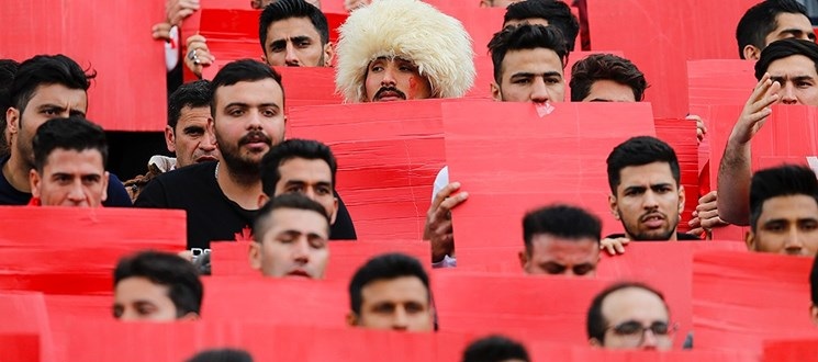 درگیری شدید هواداران پرسپولیسی و استقلالی روی سکوهای ورزشگاه!