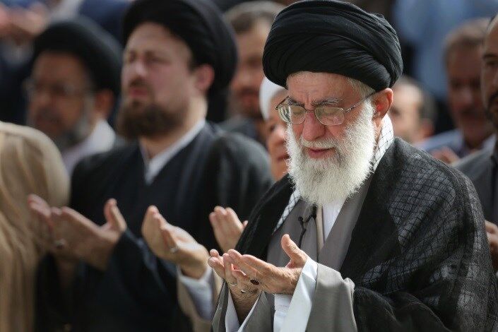 نماز عید سعید فطر به امامت آیت الله خامنهای اقامه شد نماز عید سعید فطر به امامت آیت الله خامنهای اقامه شد