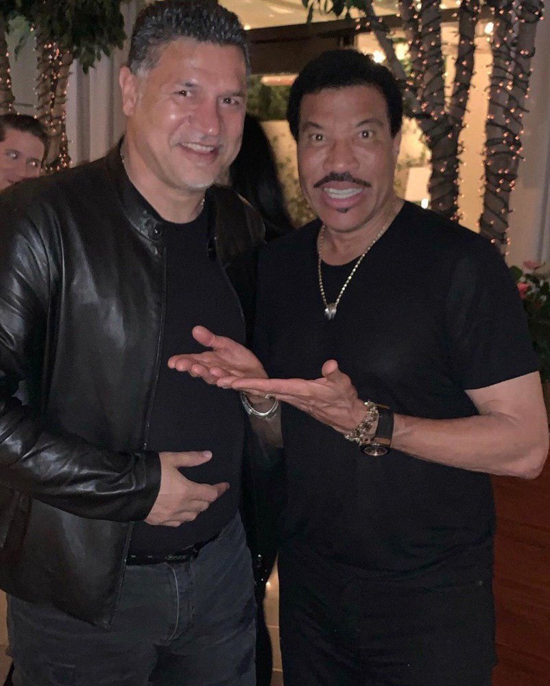 علی دایی در کنار بازیگر معروف آمریکایی +عکس