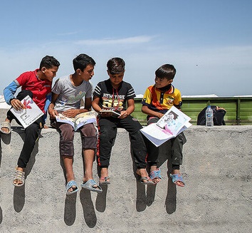 ارسال کتب کمک آموزشی به دانش‌آموزان مناطق سیل‌زده لرستان