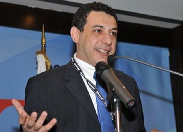 نزار زاکا آزاد شد