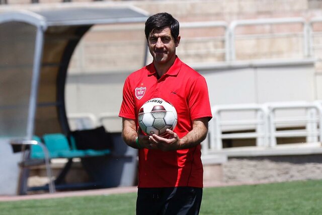 هر کسی اتهام وارد می‌کند باید با سند حرف بزند/ من را چه به سرمربیگری پرسپولیس!