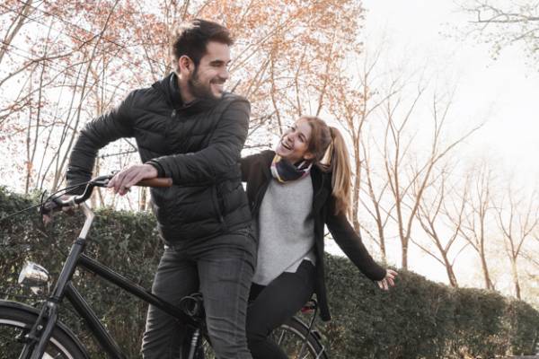 ‌می‌دانید مردان چگونه ابراز علاقه می‌کنند؟