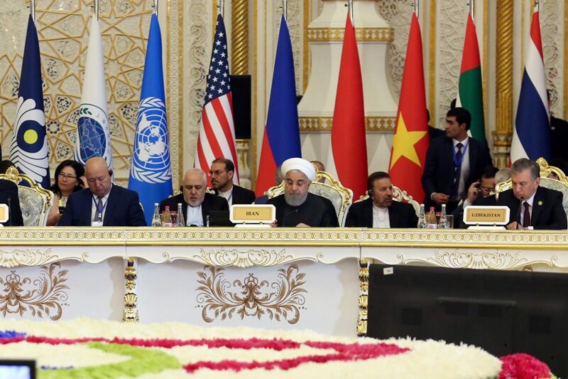 روحانی: ایران مانع نفوذ و گسترش تروریسم به دیگر نقاط جهان شده است/ ایران نمی‌تواند یک طرفه تنها طرف متعهد به برجام بماند