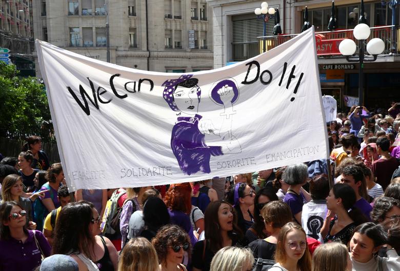 تظاهرات و اعتصاب سراسری زنان سوییس برای کسب حقوق کاری برابر مردان