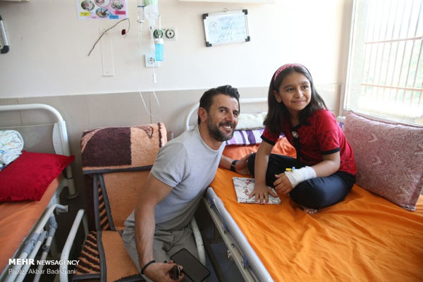 داوران «عصر جدید» در بیمارستان مفید +تصاویر