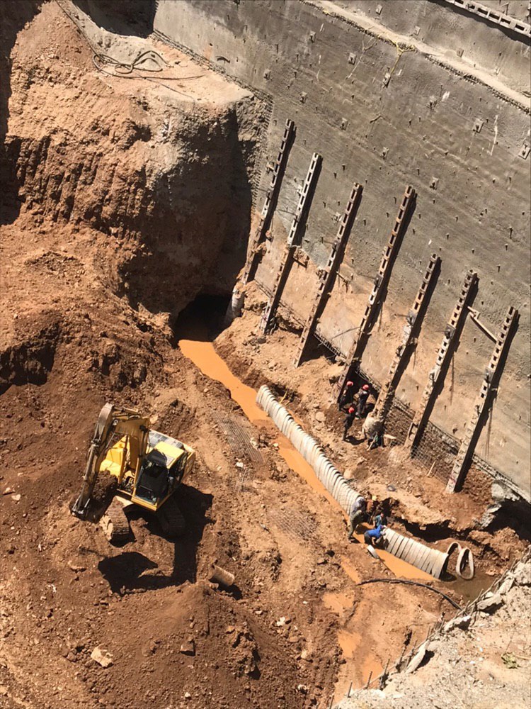 گودبرداری بزرگترین باغ نیاوران سبب ریزش خیابان شد+تصاویر