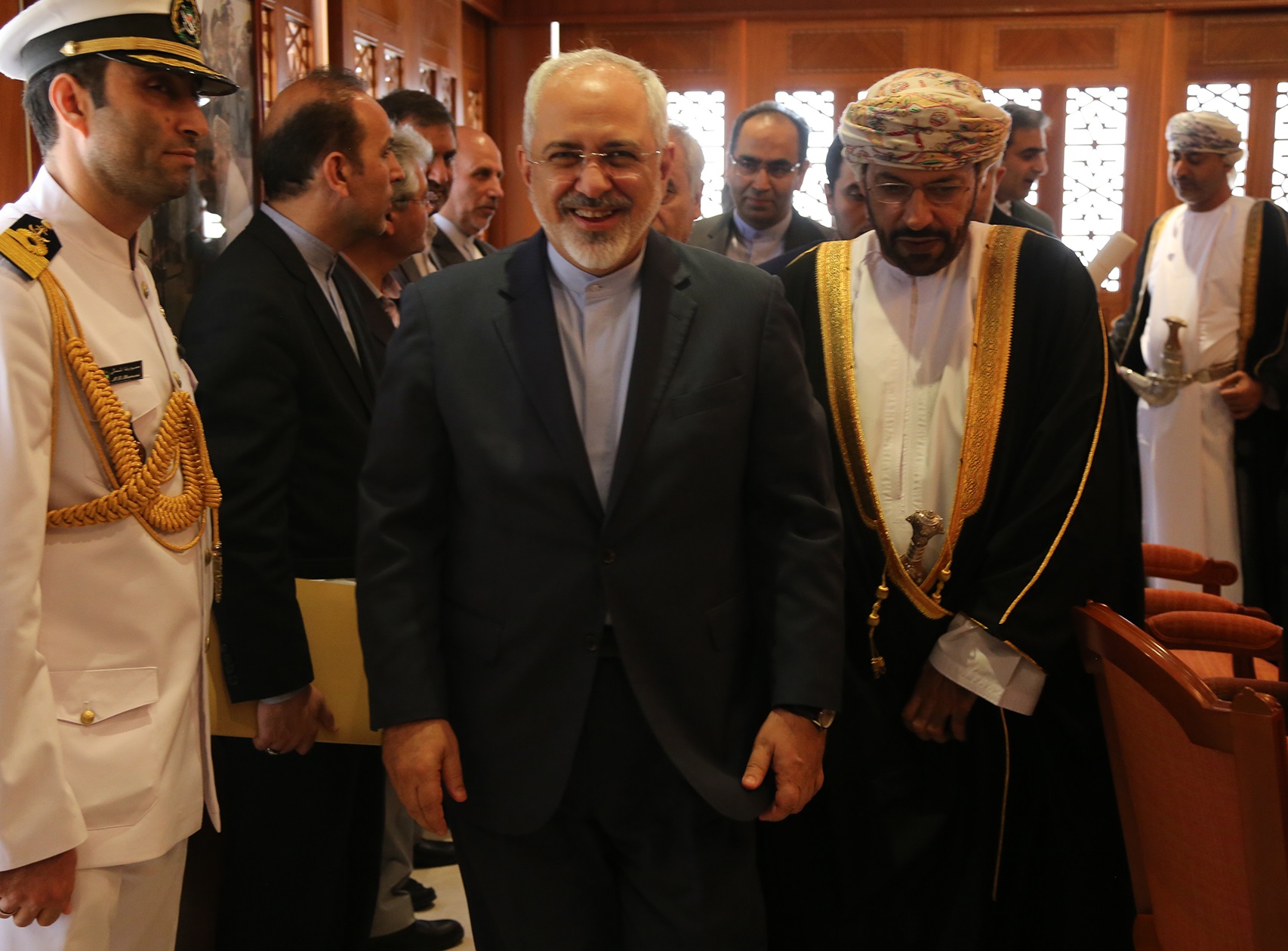 انفجار دریای عمان؛ هیچ کس گردن نمی‌گیرد/ آیا کشور‌های منطقه به پذیرش پیشنهاد ظریف ترغیب می‌شوند؟