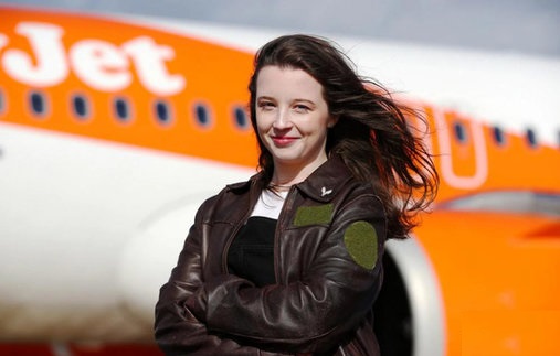 جوان‌ترین خلبان زن در جهان کیست؟ +تصاویر
