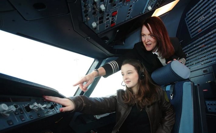 جوان‌ترین خلبان زن در جهان کیست؟ +تصاویر