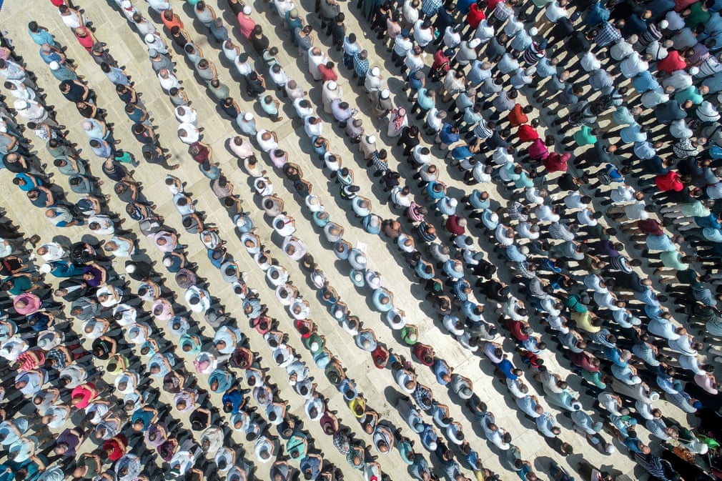 اقامه نماز میت غیابی برای محمد مرسی