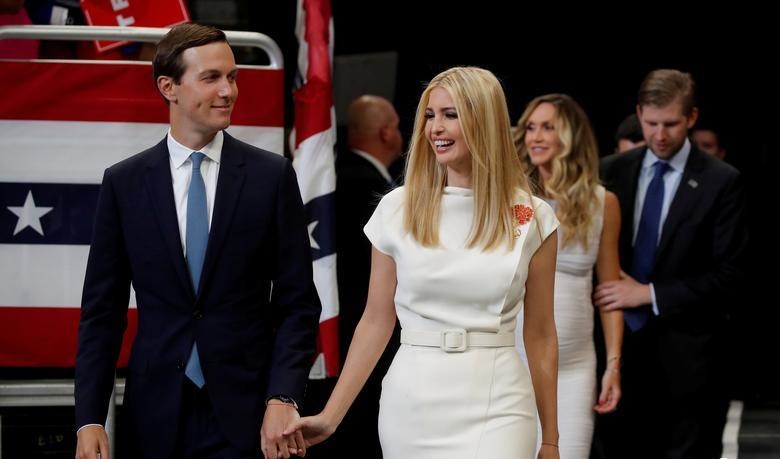 ایوانکا ترامپ و جارد کوشنر در گردهمایی انتخاباتی دونالد ترامپ