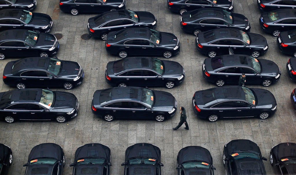 قیمت خودرو دستوری می‌شود