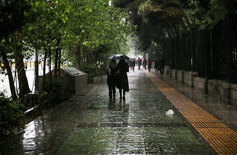 بارش رگبار و وزش باد در بیشتر مناطق کشور/ هفته آینده، هوا به تدریج گرم&zwnj;تر می&zwnj;شود