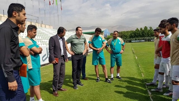 حضور ویلموتس سرمربی تیم‌ملی در تمرین تیم ملی جوانان