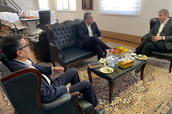 انتشار تصویری که در شان پرسپولیس نیست/ گدایی سرمربی آقای مدیرعامل