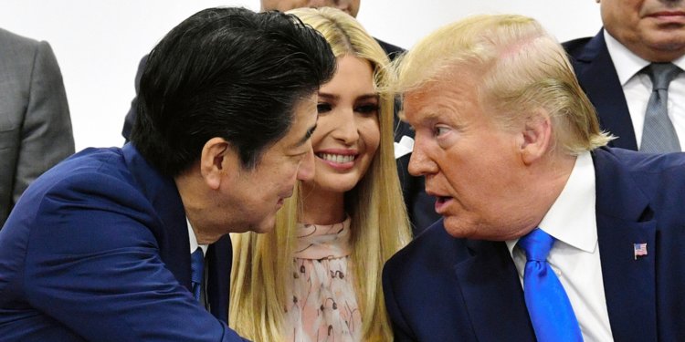 جنجال بر سر حضور دختر رییس جمهور در اجلاس سران/ ایوانکا ترامپ کیست؟+ فیلم و عکس