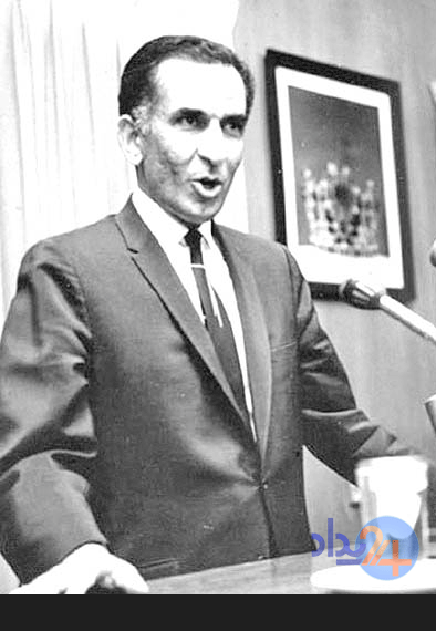 جمشید آموزگار