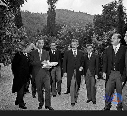 جمشید آموزگار