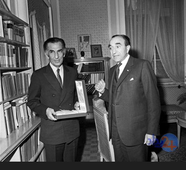 جمشید آموزگار