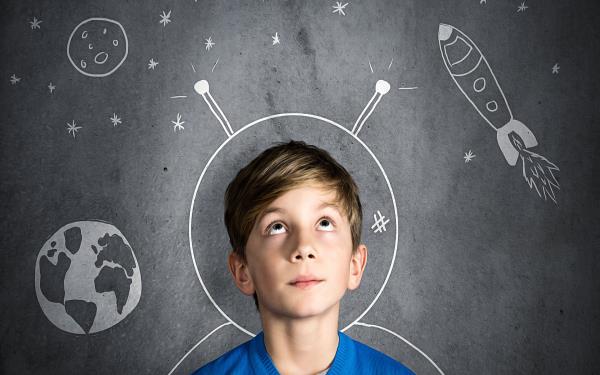 خیال پردازی کودکانمان چگونه کنترل کنیم؟