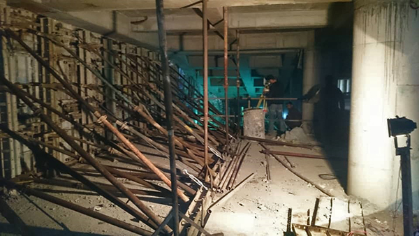 نیمه تمام ماندن یک پارکینگ طبقاتی از سال ۸۷ تا کنون/ خطر ریزش برای املاک مجاور