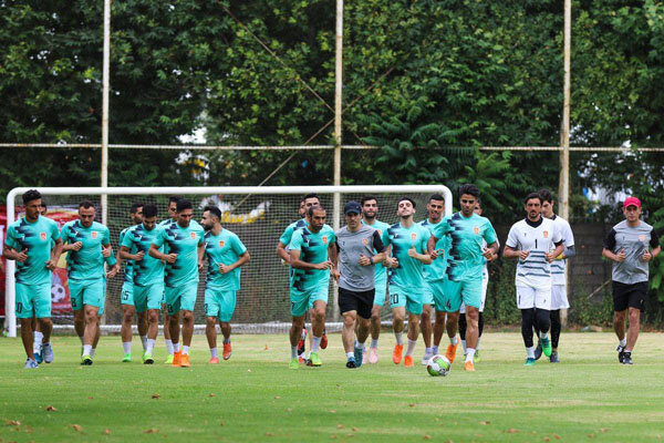 نورافکن را قرضی نمی‌خواهیم/ چراقوانین برای تمام تیم‌ها یکسان نیست؟