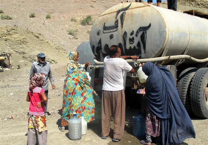 شکستگی خطوط انتقال آب در بخش‌هایی از خوزستان/ روند کند حل مساله + فیلم