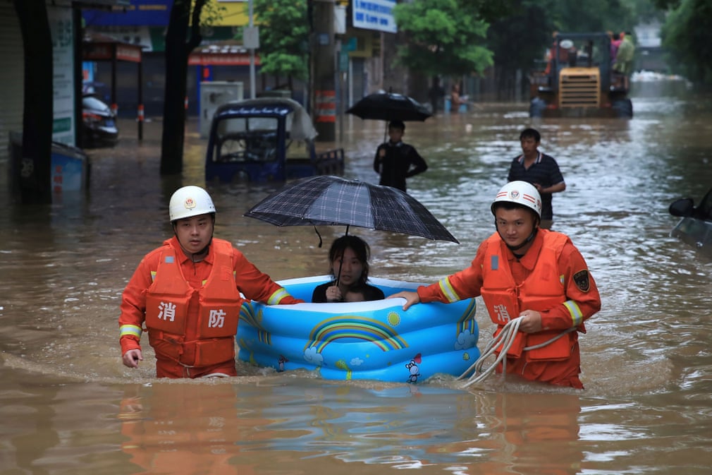 امدادرسانی به سیلزدگان چینی