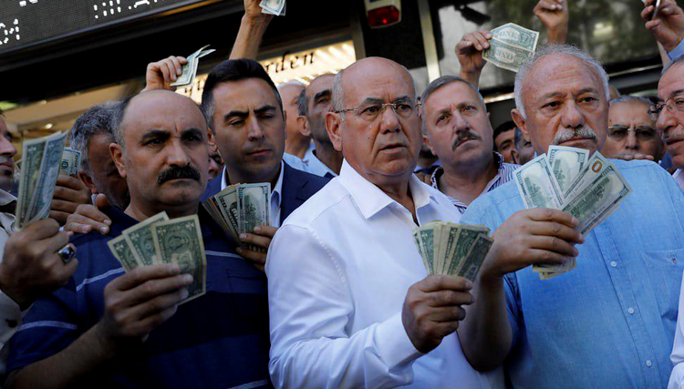 چرhttps://www.rouydad24.ir/files/fa/news/1398/4/24/220061_104.jpgا قیمت دلار کاهشی شد؟/ نرخ واقعی دلار چقدر است؟