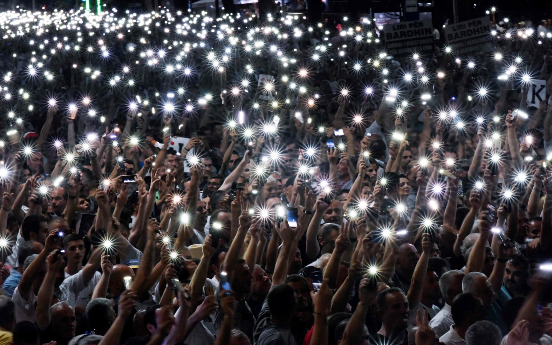 تظاهرات مخالفان حکومت در آلبانی