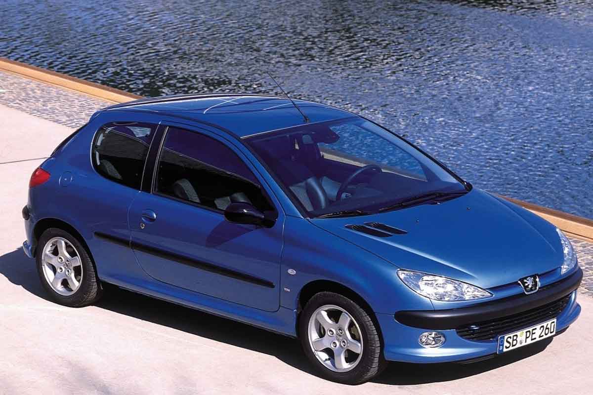 کاهش هفت میلیون تومانی پژو ۲۰۶/ قیمت انواع خودرو در بازار امروز